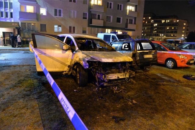 Auto przy ul.Słowackiego spłonęło 25 lutego 2015 roku.