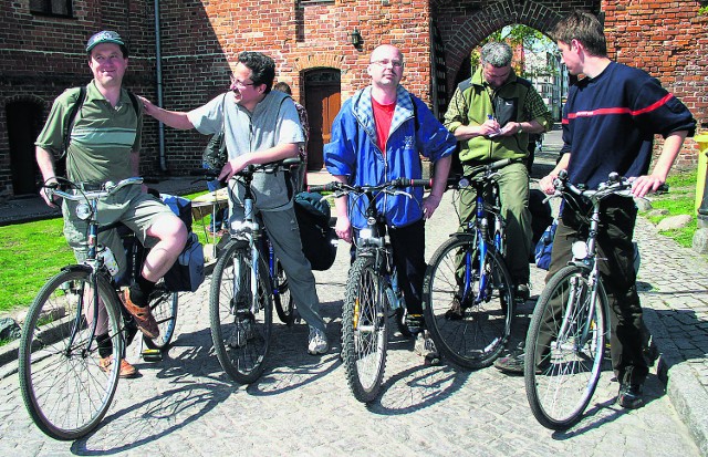 Rowerzyści zaglądają na sztumski zamek, nowym szlakiem mogliby dotrzeć do Waplewa i Dzierzgonia