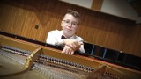 Zdolny 14-latek marzy o fortepianie, by rozwijać swój talent