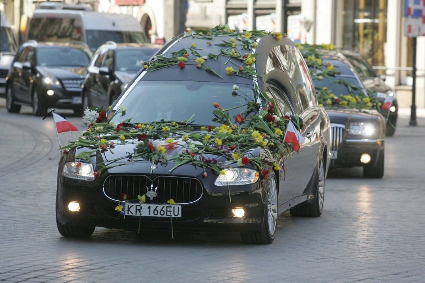 5. rocznica pogrzebu pary prezydenckiej. Tak ich żegnał Kraków [ZDJĘCIA]