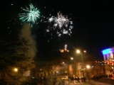 Łęczycanie przywitali Nowy Rok przed gmachem starostwa