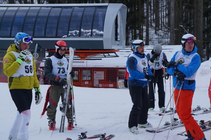 Zawody narciarskie w Zwardoniu. Wojewódzkie zawody narciarskie o „Puchar Komendanta” [ZDJĘCIA]