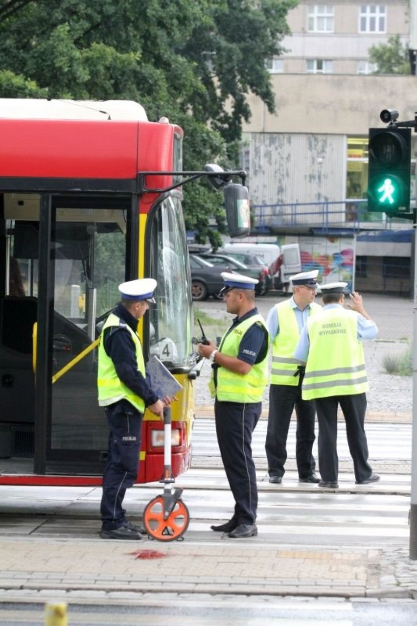 Wypadek na pl. Grunwaldzkim, 28.07.2015. Autobus potrącił...