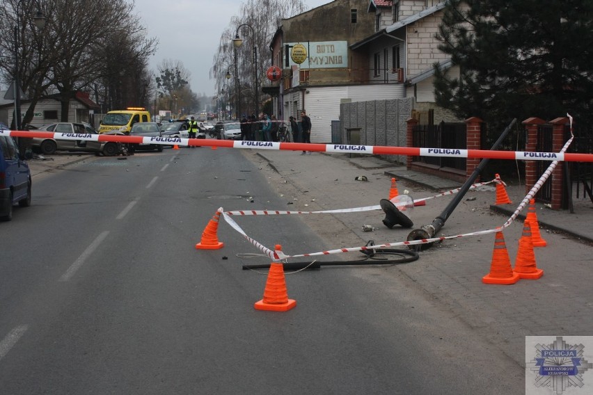 Wypadek na ulicy Słowackiego w Aleksandrowie Kujawskim. 53-latka trafiła do szpitala [zdjęcia]