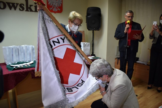 Klub Honorowych Dawców Krwi PCK w Piotrkowie ma już 45 lat i nowy sztandar