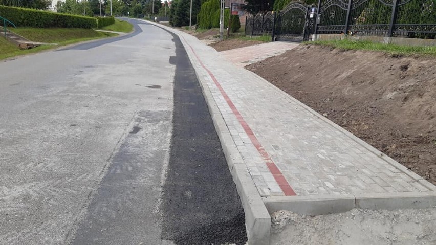 Nowy odcinek chodnika w Maćkowicach w gminie Żurawica.