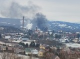 Strażacy walczyli z ogniem na terenie dawnej jasielskiej rafinerii. Zapalił się zbiornik z mazutem [ZDJĘCIA, WIDEO]