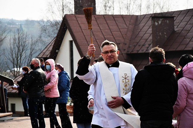 Tradycyjnie w Wielką Sobotę święcone są pokarmy w koszyczku wielkanocnym