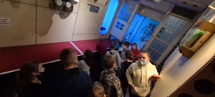 Ferie 2022 w Grójcu. Dzieci odwiedziły Światową Wystawę Kosmonautyki i park trampolin w Warszawie [ZDJĘCIA]
