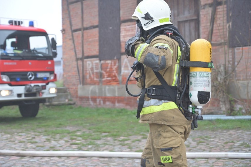 W Mełnie płonął opuszczony budynek dworca PKP
