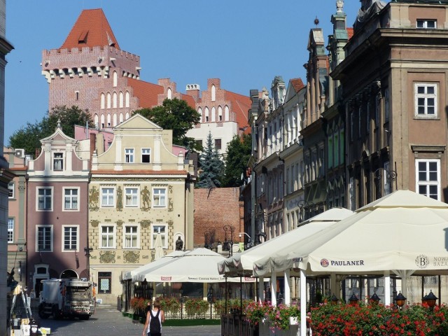 Stary Rynek w Poznaniu z widokiem na kamienicę Muzeum Henryka Sienkiewicza