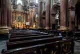 Koronawirus w Poznaniu: W mszach świętych uczestniczyło 5 wiernych. Dla pozostałych przygotowano transmisje online [ZDJĘCIA]