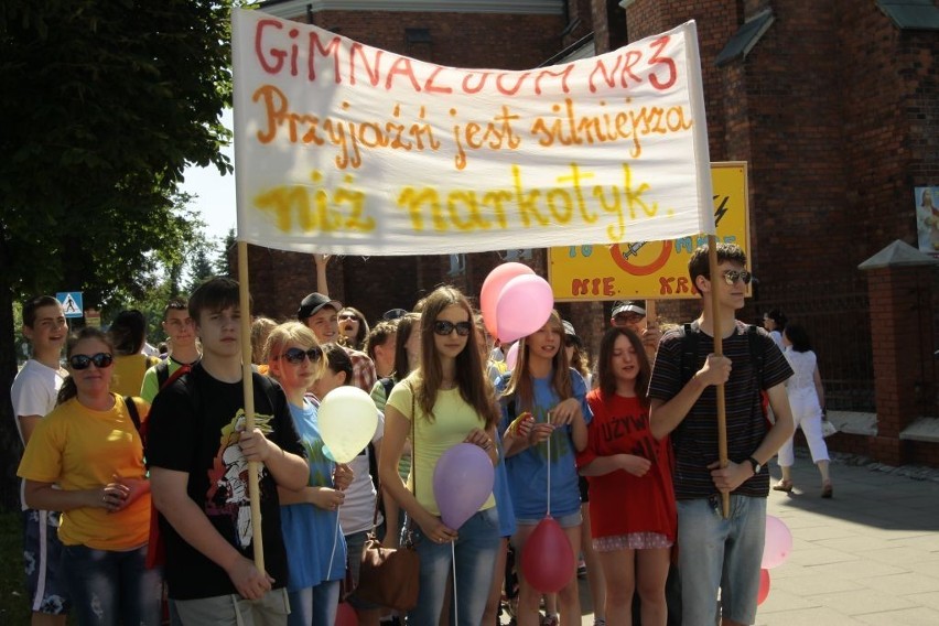 Kutnowskich gimnazjalistów narkotyki nie kręcą. Happening na ulicach