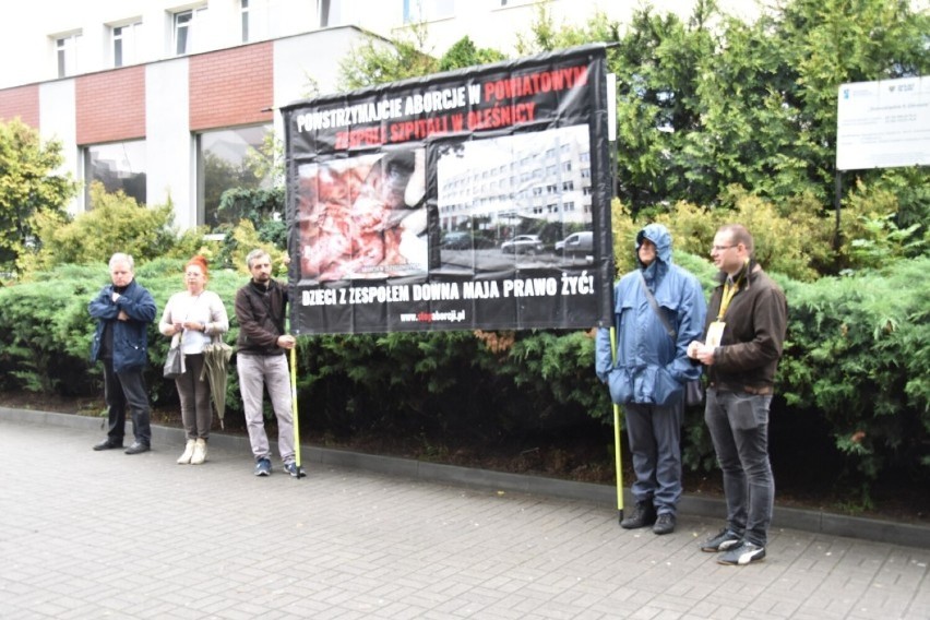 Oleśnica. Ordynator Łukasz Jagielski wygrał z przeciwnikami aborcji 