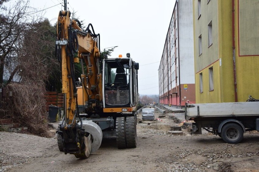 Przebudowa ulicy Słonecznej w Starachowicach idzie pełną parą. Pierwszy asfalt jeszcze w tym roku. Zobacz zdjęcia
