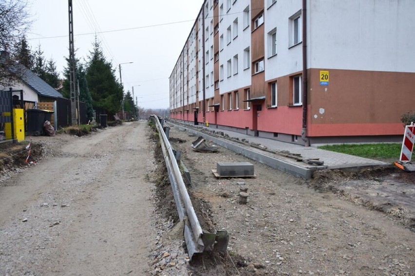 Przebudowa ulicy Słonecznej w Starachowicach idzie pełną parą. Pierwszy asfalt jeszcze w tym roku. Zobacz zdjęcia
