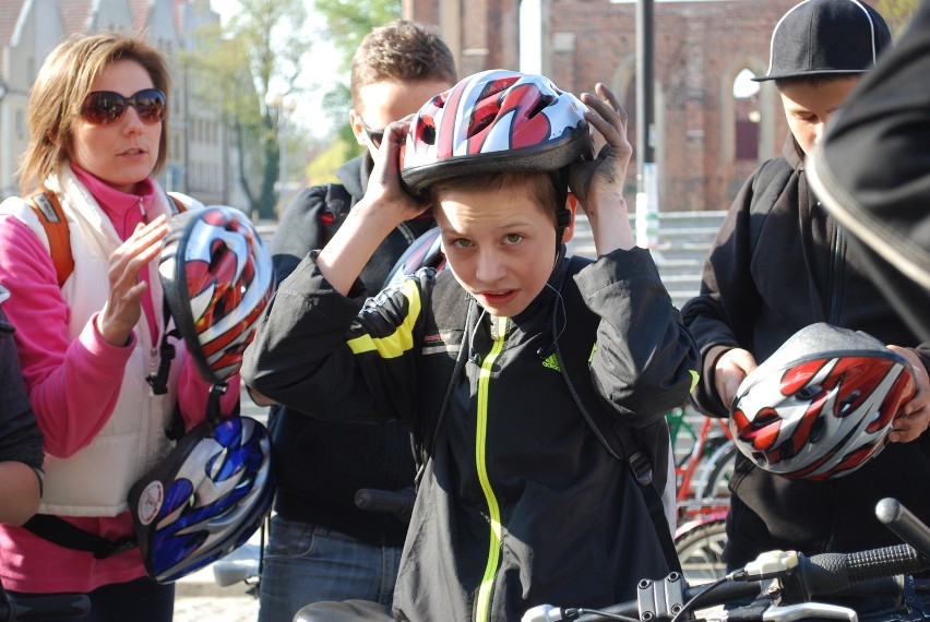 Głogów: Z okazji Dnia Ziemi 250 rowerzystów pojechało do Dalkowa. (ZDJĘCiA)
