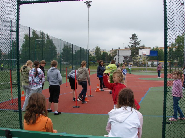 Dzieci korzystają z zajęć w Ośrodku Sportu i Rekreacji w Ustce