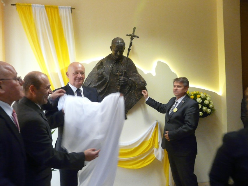 Gimnazjum w Osjakowie od dziś nosi imię Jana Pawła II