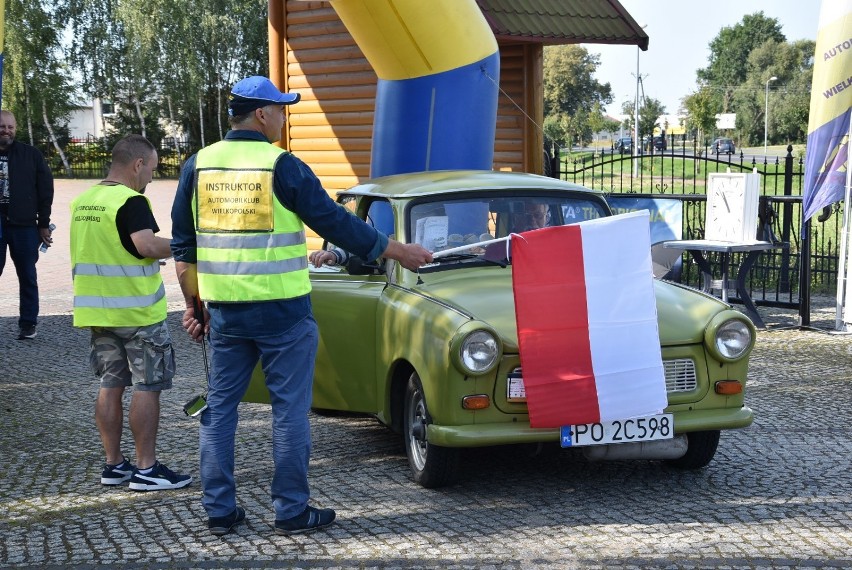 Grodzisk: Wystartował Poznański Międzynarodowy Rajd Pojazdów Zabytkowych