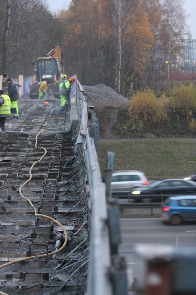 Rozbiórka kładki nad S86