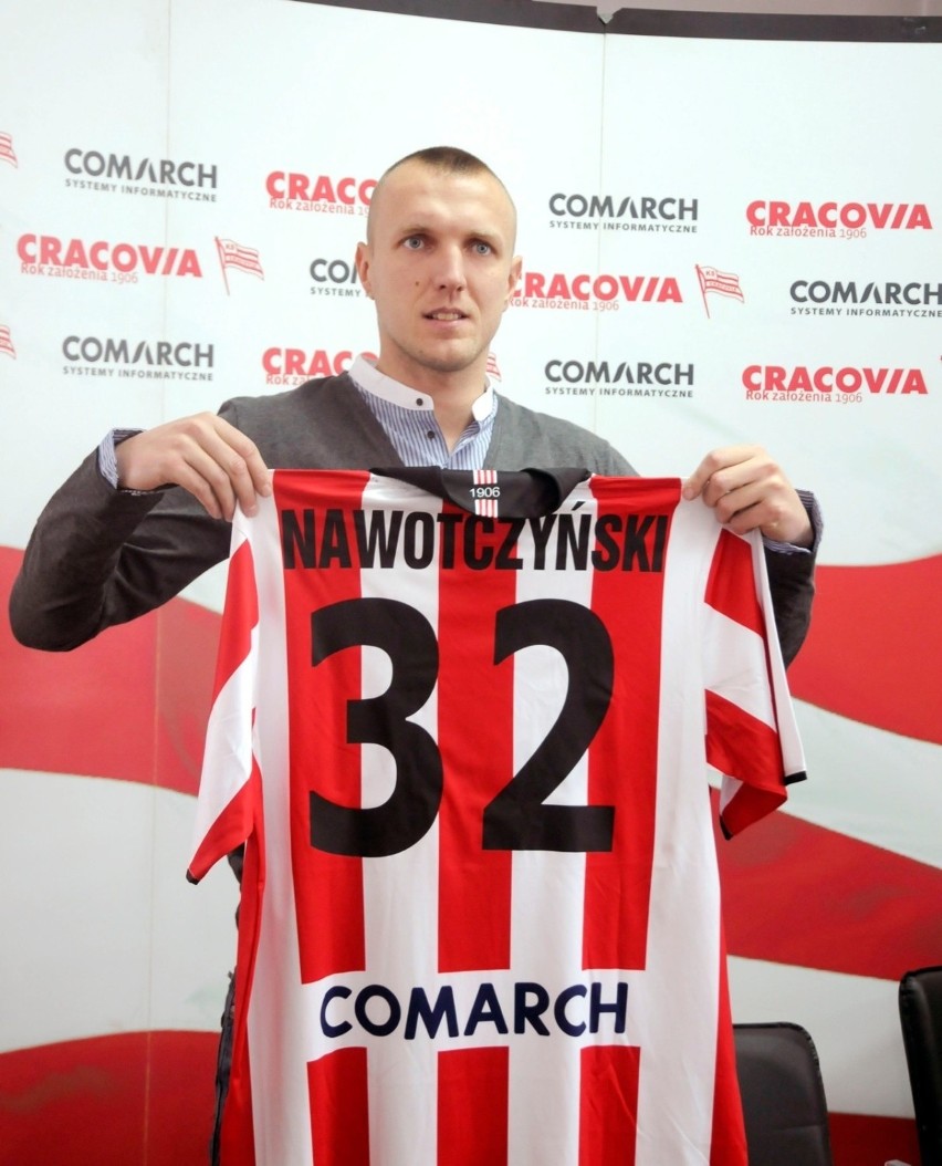 Grał w Cracovii w latach 2011-2012. W 15 meczach w...
