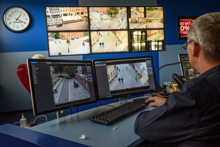 Ponad sto kamer miejskiego monitoringu w Wągrowcu. Gdzie są zlokalizowane? Zobacz, które miejsca obserwują kamery!