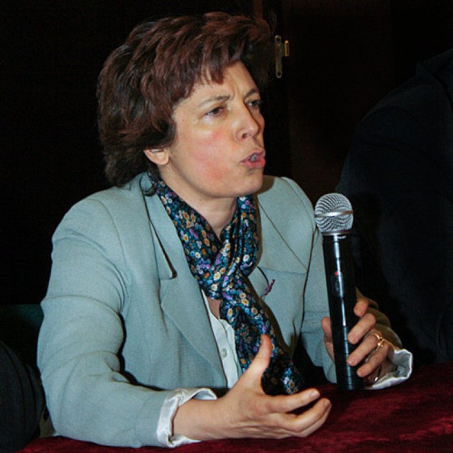 Nelli Rokita podczas dyskusji w I LO w Toruniu