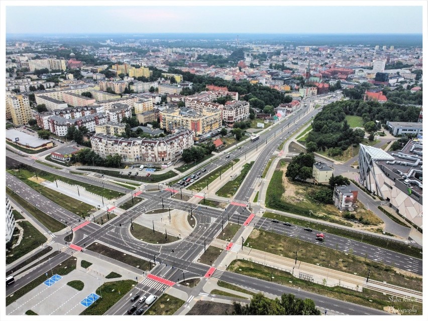 Niesamowite zdjęcia ronda Kujawskiego w Bydgoszczy z lotu ptaka. Tak wyglądają okolice ul. Kujawskiej po remoncie [zdjęcia]