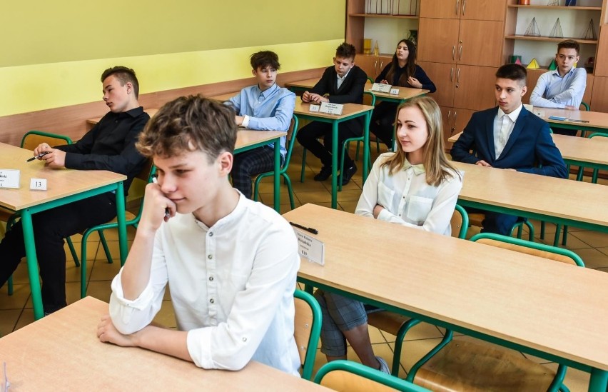 W poniedziałek rozpoczęły się egzaminy gimnazjalne....