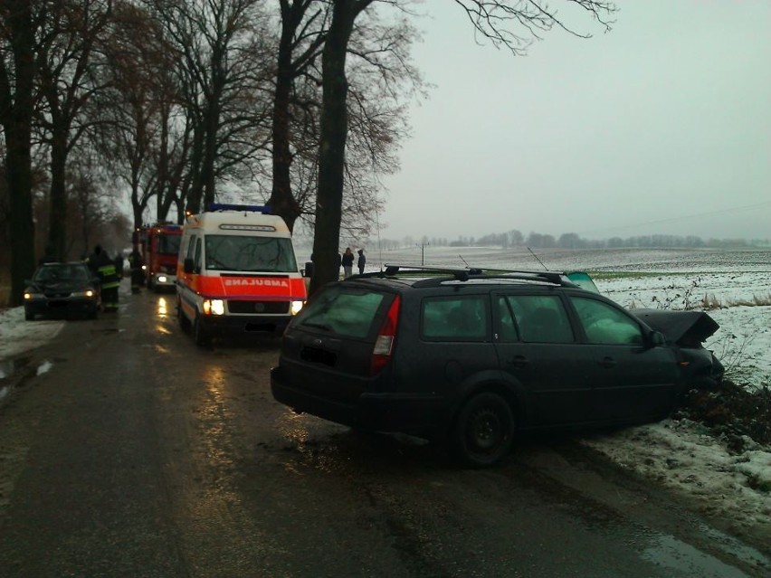 Prabuty: Groźny wypadek w Pilichowie. 24-letni kierowca trafił do szpitala