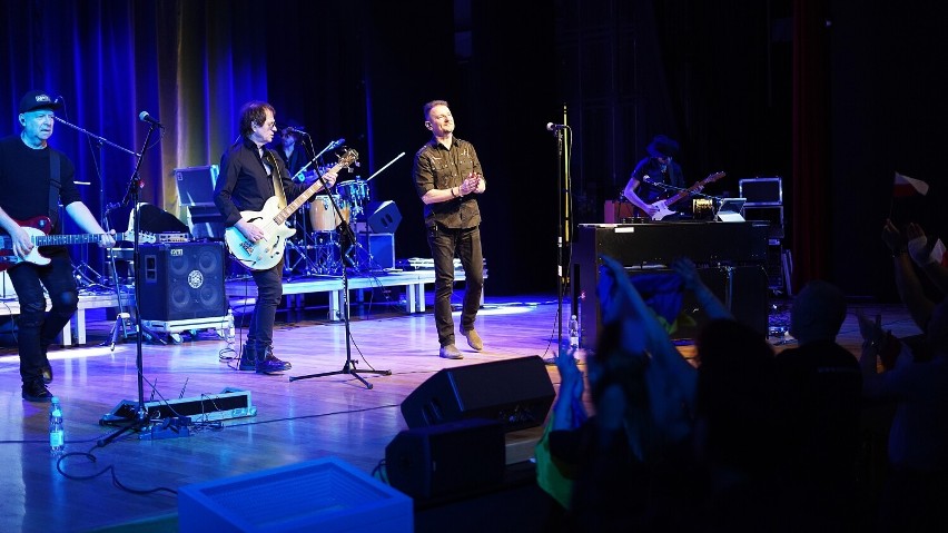 Sztywny Pal Azji zagrał koncert charytatywny w Wolbromiu