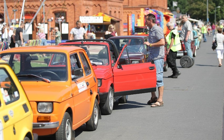 Zlot Fiata 126p w Łodzi. Konkurs sprawności kierowców w...