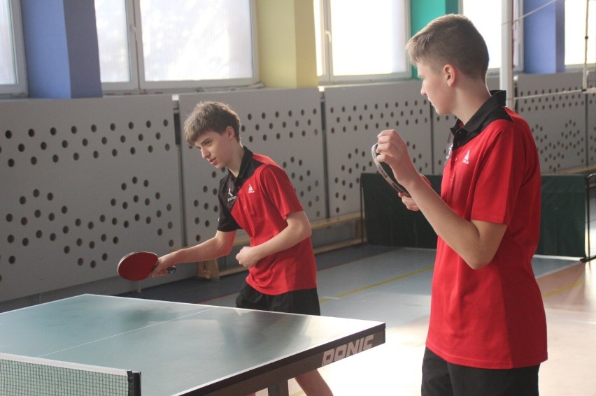 Młodzi tenisiści UMLKS II Radomsko przegrali w Sokołem...