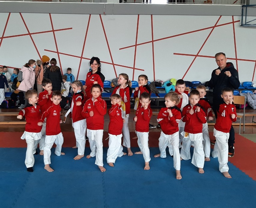 Udany start karateków z naszego powiatu na zawodach w Mosinie