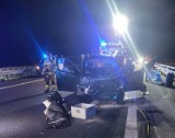 Nocny wypadek na na autostradzie A2, na terenie gminy Kuślin. Trzy osoby ranne
