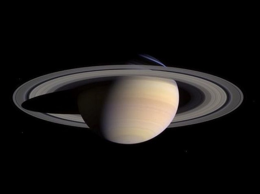 Sonda Cassini-Huygens od 12 lat okrąża Saturna. Zobacz, jak pięknie wygląda planeta