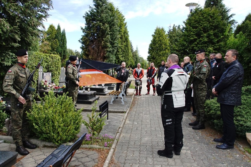 Weterani misji wojskowych pojawili się na cmentarzu w Zgorzelcu