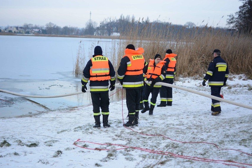 Strażacy z Grudziądza ćwiczyli ratownictwo lodowe [wideo, zdjęcia]
