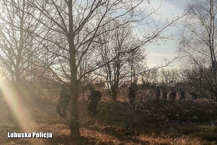 Na podstawie oględzin narządów wewnętrznych biegły z dużym...