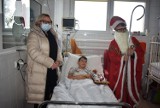 Święty Mikołaj odwiedził Wojewódzki Szpital w Przemyślu. Paczki m.in. dla dzieci [ZDJĘCIA]