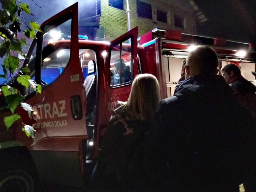 Strażacy ochotnicy z Lipnicy Dolnej powitali nowy wóz. To "nówka" z salonu, radości nie było końca [FOTORELACJA]