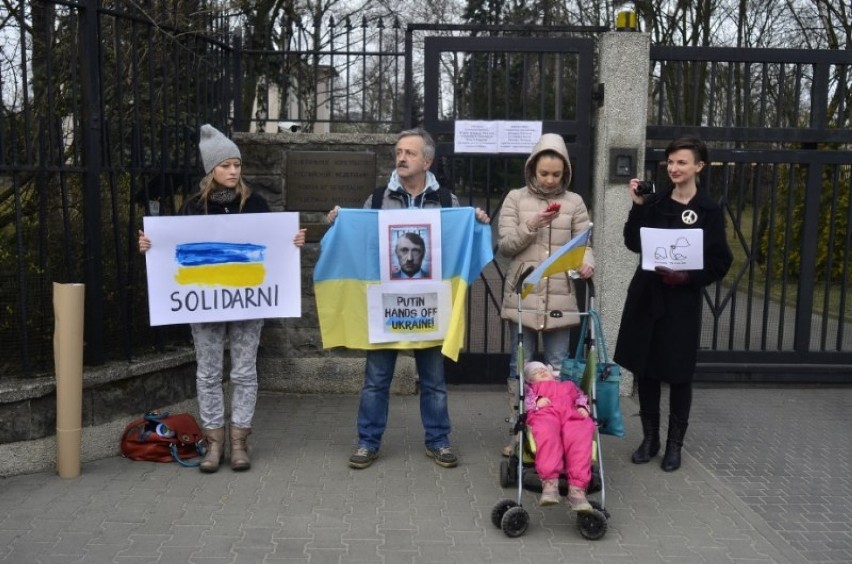 Protest pod konsulatem Rosji w Poznaniu