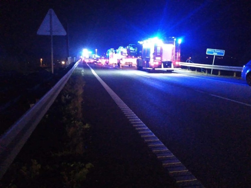 Tragiczny wypadek na S1 w Przeczycach. Zderzyły się dwa samochody osobowe i tir [ZDJĘCIA]