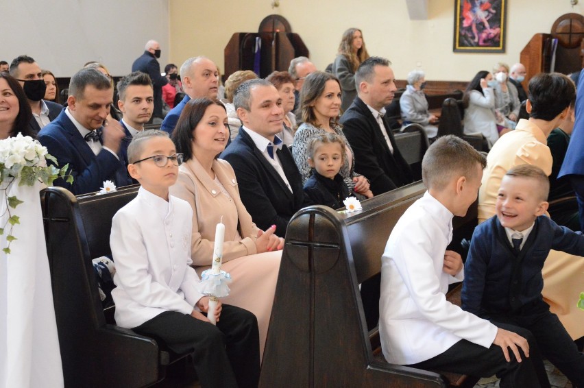 Uroczystość Pierwszej Komunii Świętej w parafii pw. NMP Matki Kościoła na os. Dolnośląskim w Bełchatowie