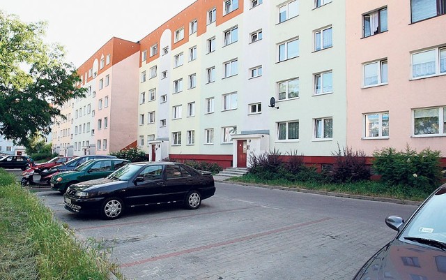 Peugeota komendanta straży miejskiej skradziono z parkingu przed blokiem przy ul. Czernika.