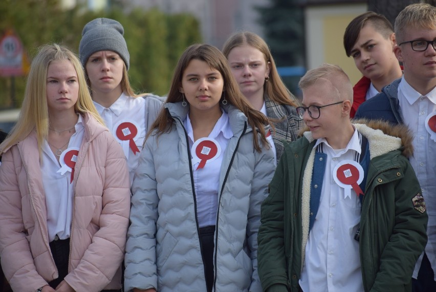 Szkoła Podstawowa nr 1 w Sieradzu odśpiewała Mazurka Dąbrowskiego (ZDJĘCIA)