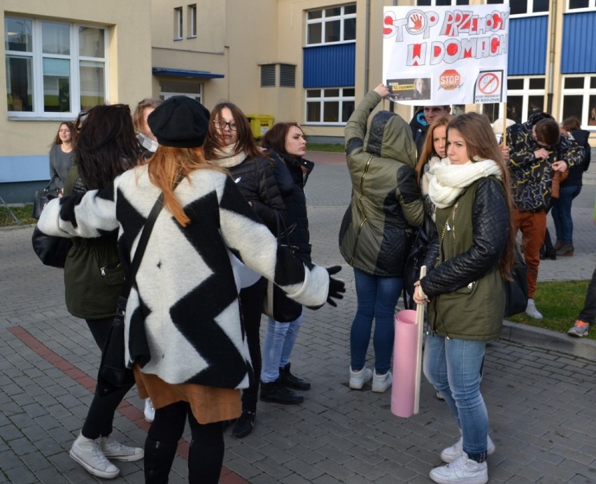 Marsz Białej Wstążki przeszedł ulicami Suchostrzyg [FOTO/WIDEO]