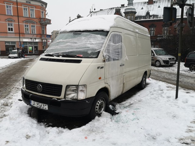 W Grudziądzu zniszczono dwa samochody. Policja szuka sprawcy