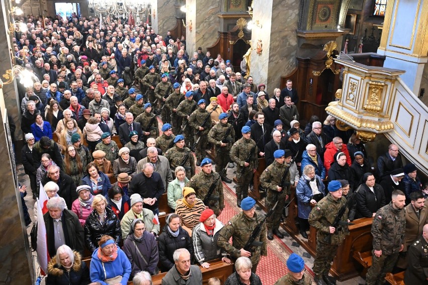 Wielu wiernych uczestniczyło w uroczystej mszy świętej